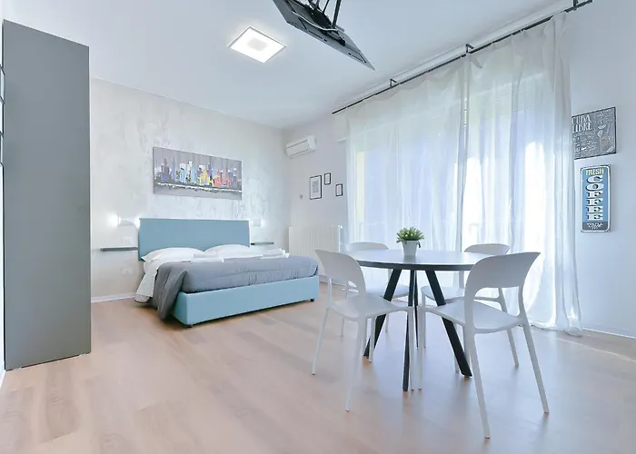 Taron House - Center Station & Fiera شقة