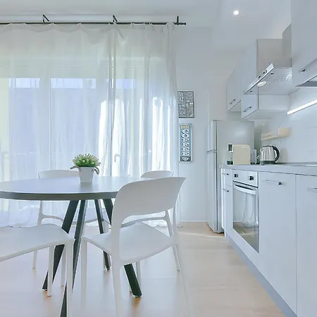 Taron House - Center Station & Fiera